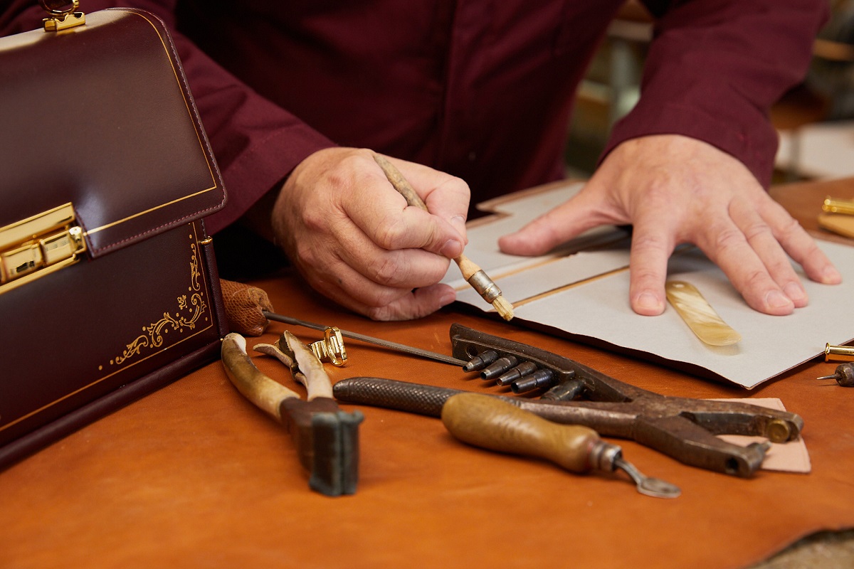 An application scenario or product detail of leather factory florence italy - Image 13