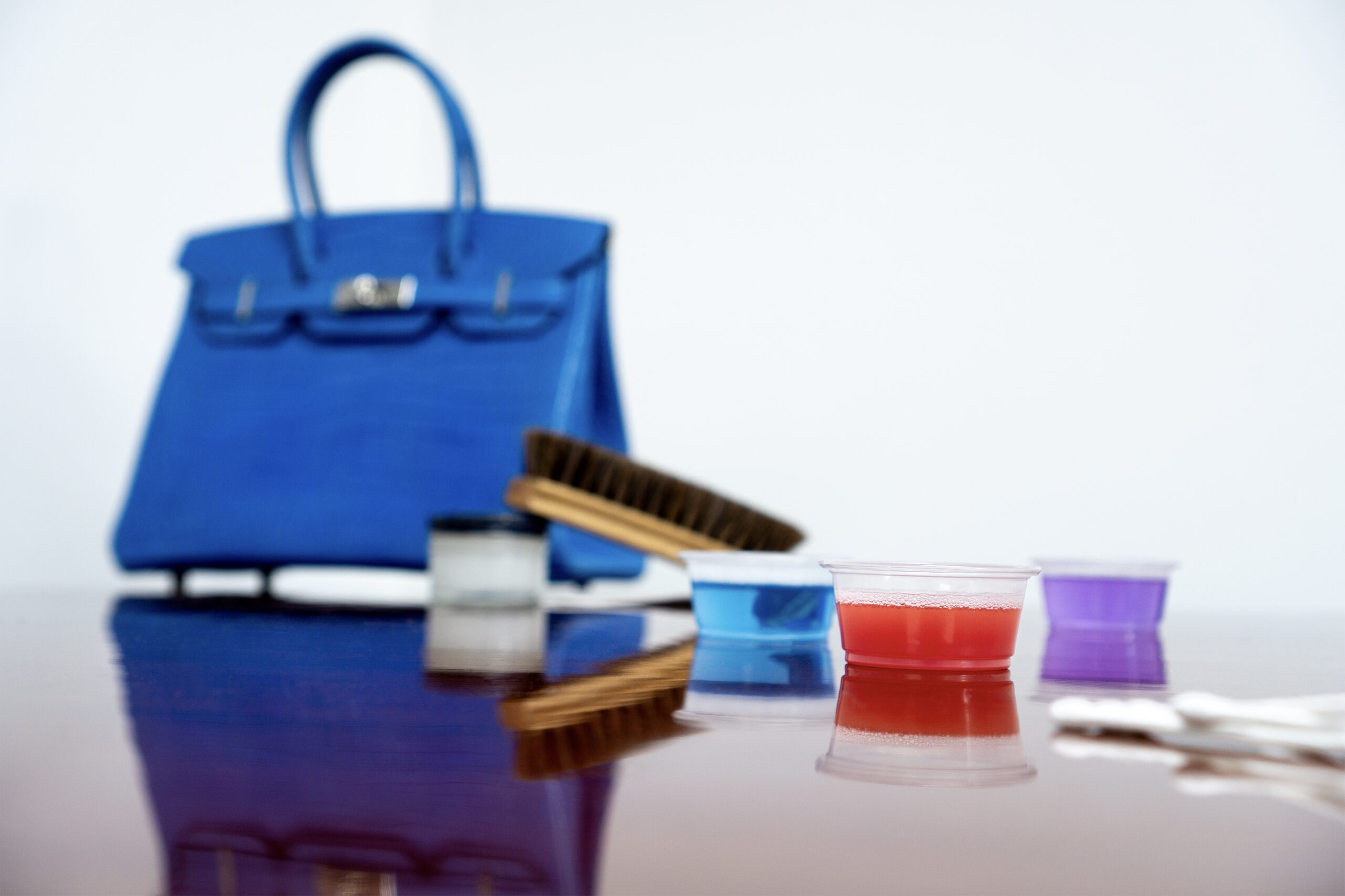 An application scenario or product detail of leather handbag cleaning service - Image 11