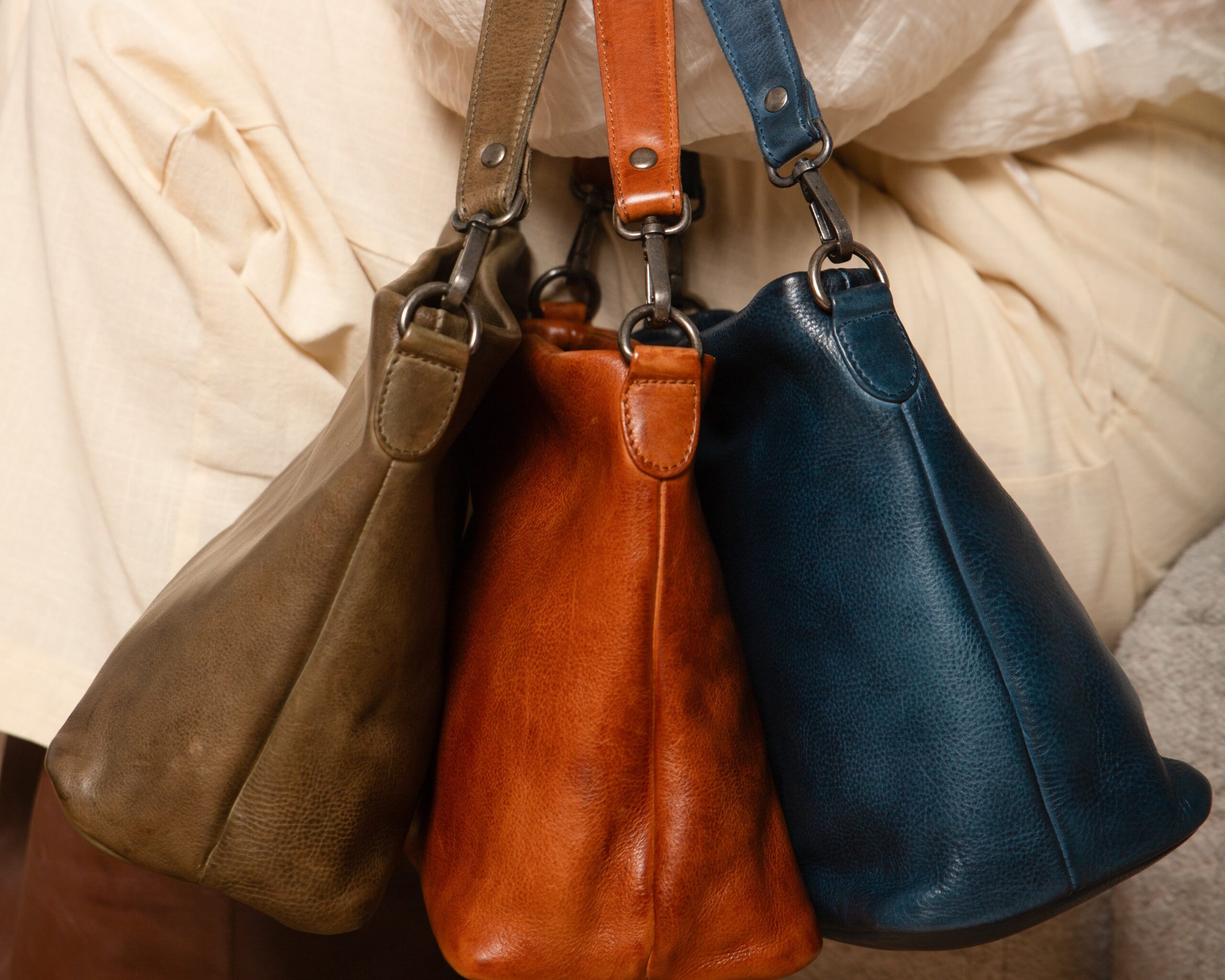 An application scenario or product detail of leather purse company - Image 10
