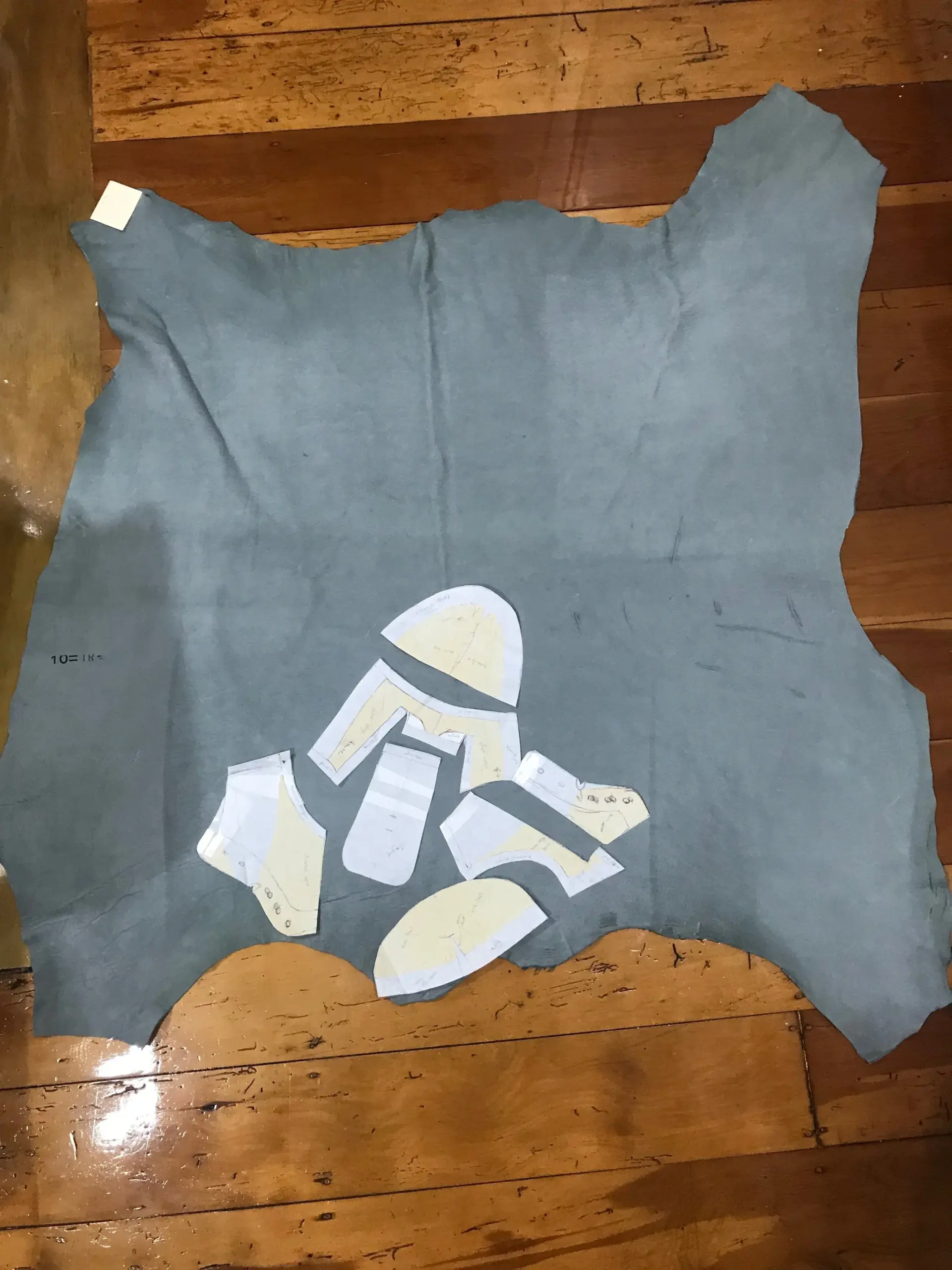 An application scenario or product detail of leather shoe upper - Image 18