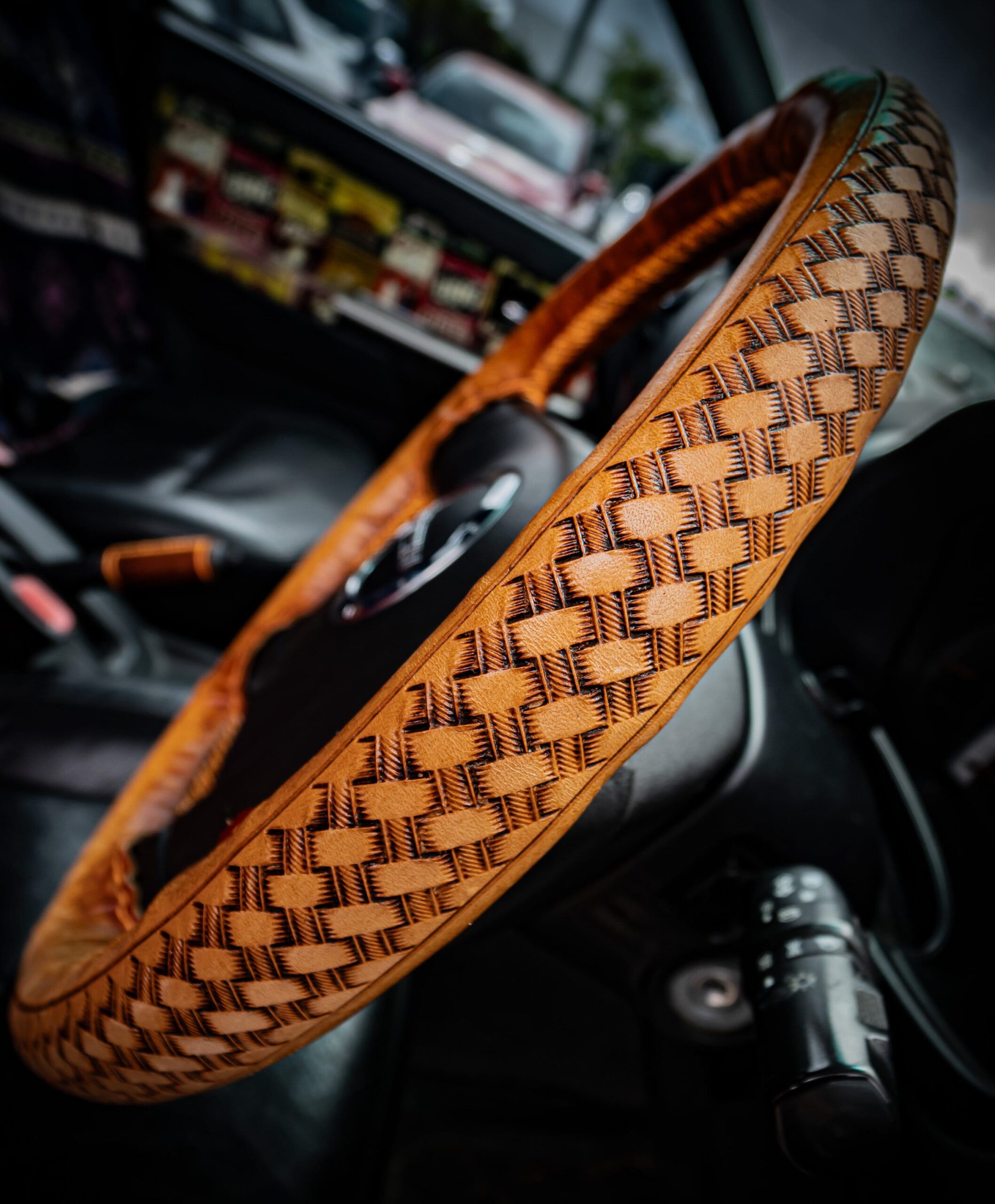 An application scenario or product detail of leather steering wheel cover custom - Image 3