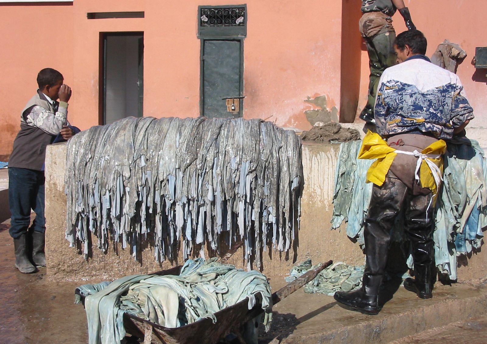 An application scenario or product detail of leather tanning solution - Image 18