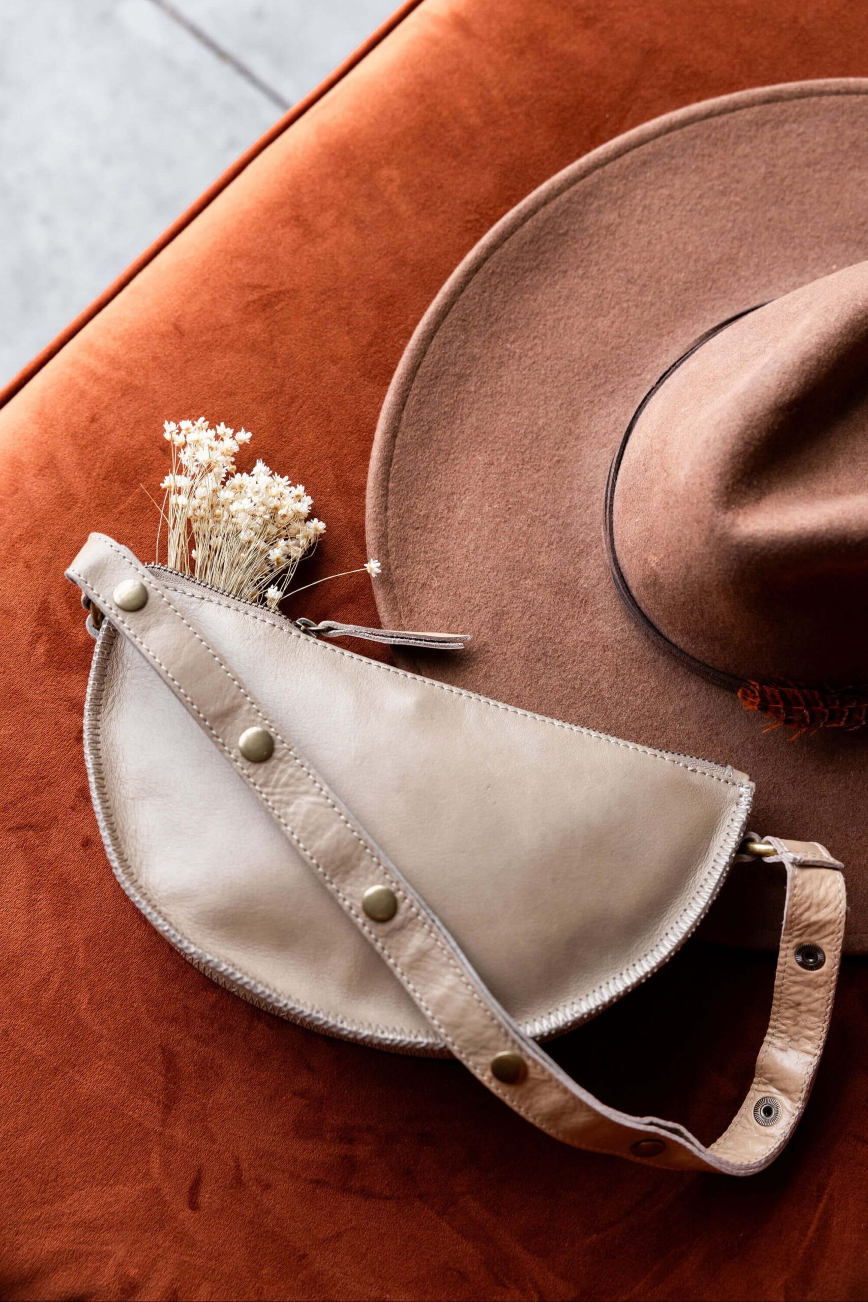 An application scenario or product detail of lyons leather company - Image 5
