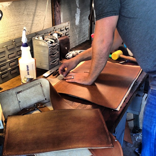 An application scenario or product detail of make a leather bag - Image 20