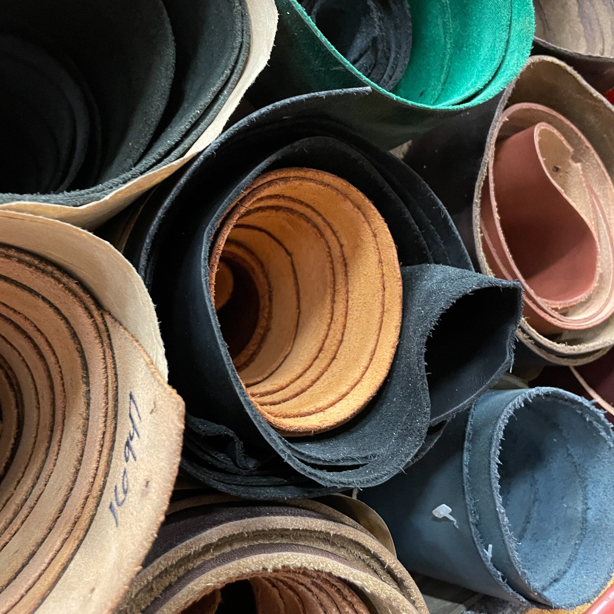 An application scenario or product detail of maverick leather company - Image 8