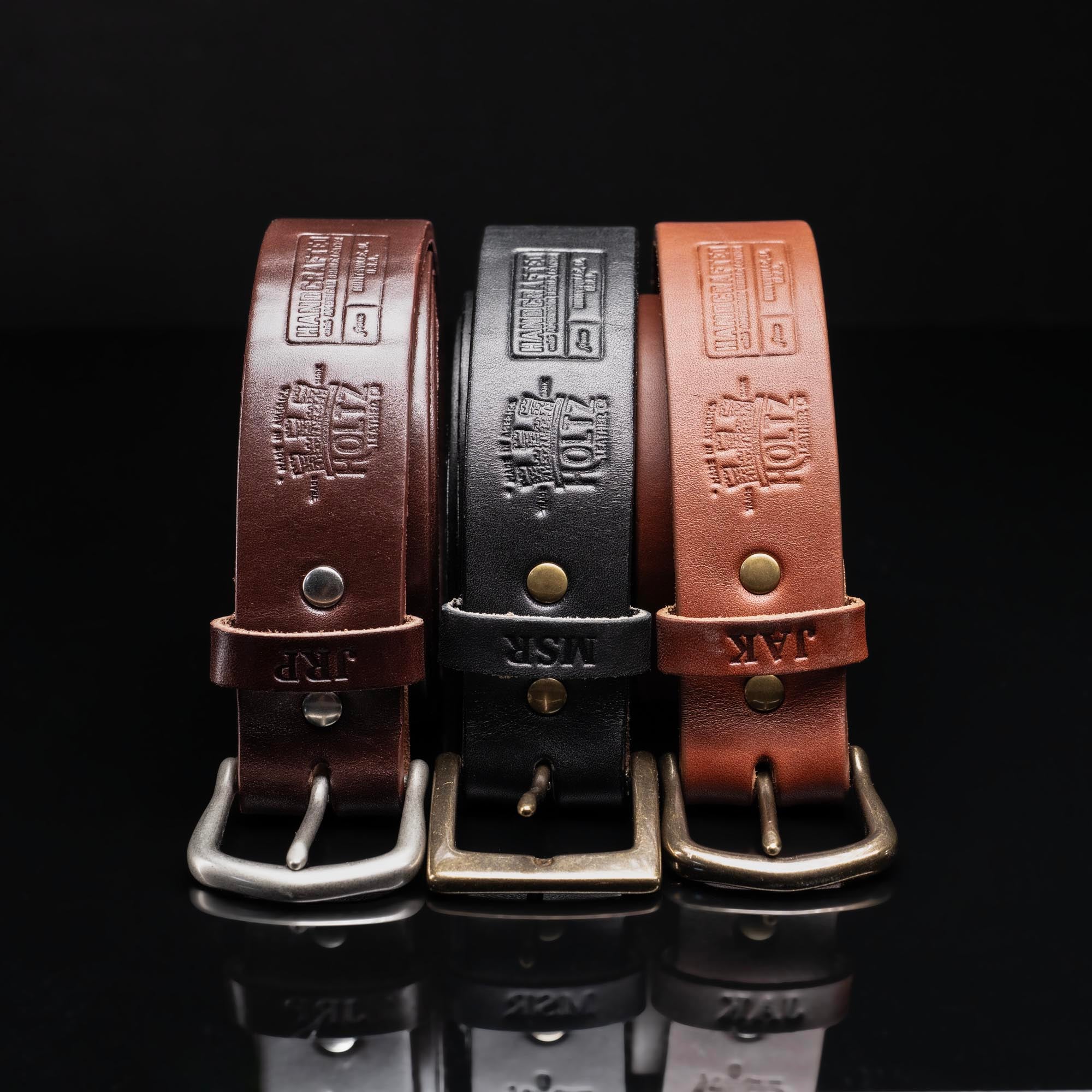 An application scenario or product detail of mens custom leather belts - Image 2
