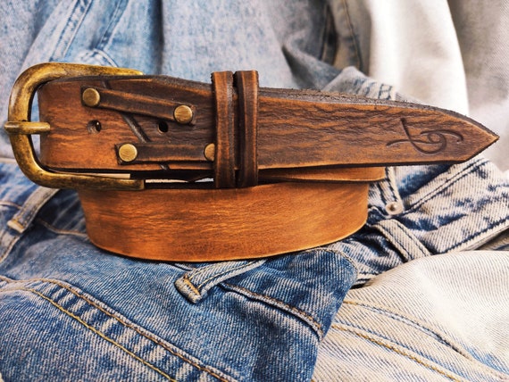 An application scenario or product detail of mens custom leather belts - Image 14