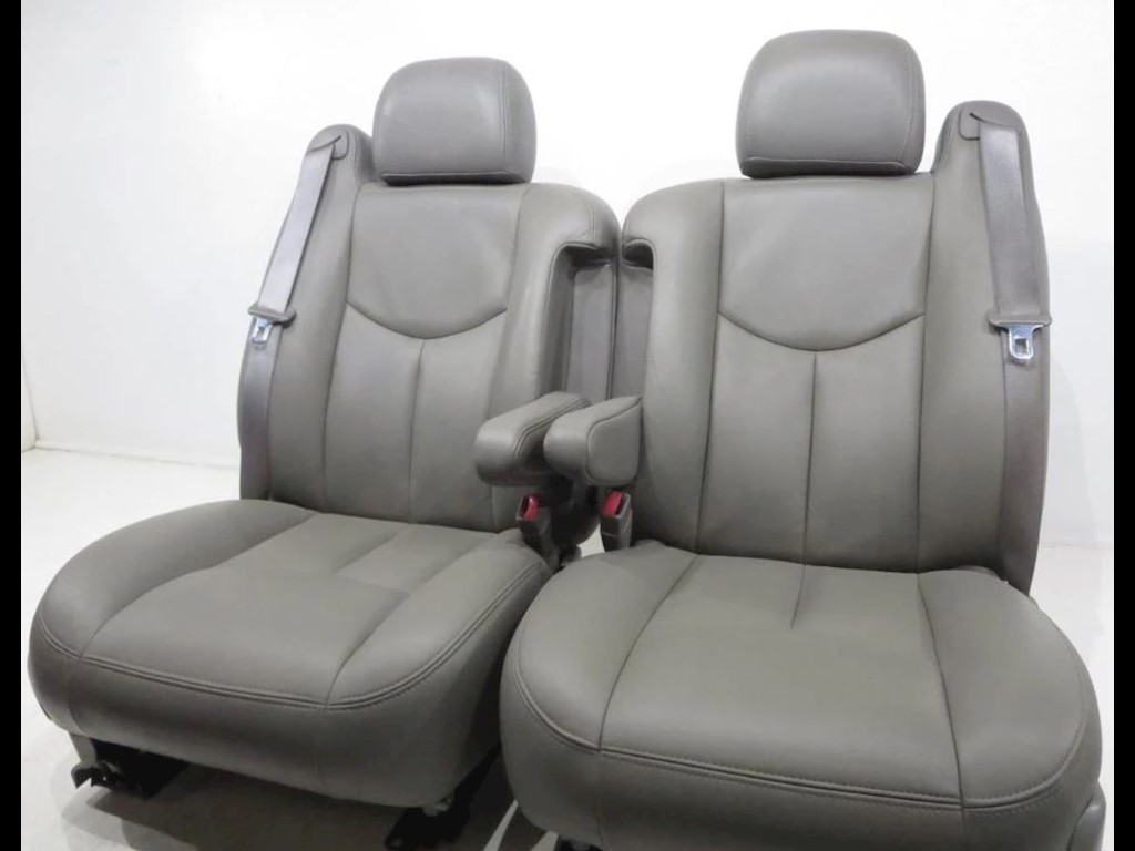 An application scenario or product detail of oem replacement leather seat covers - Image 5
