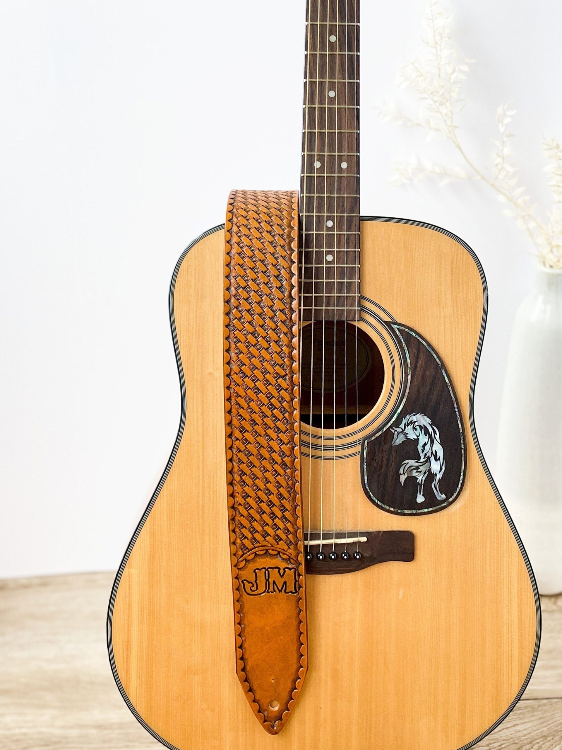 An application scenario or product detail of personalized custom leather guitar straps - Image 6
