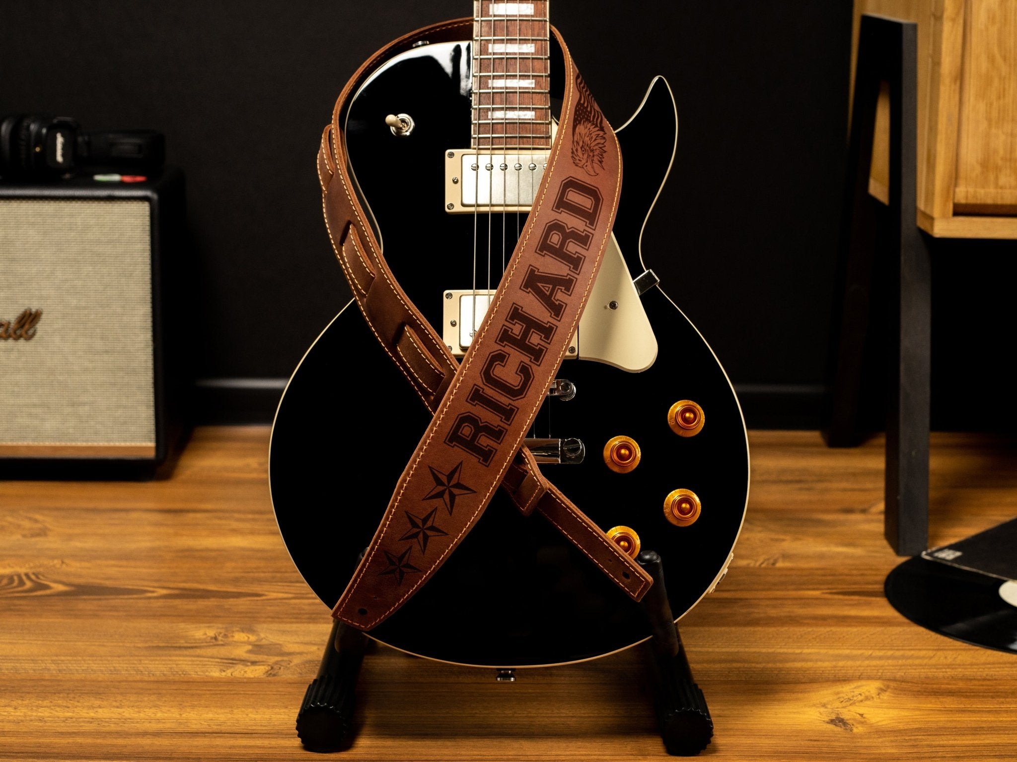 An application scenario or product detail of personalized custom leather guitar straps - Image 11