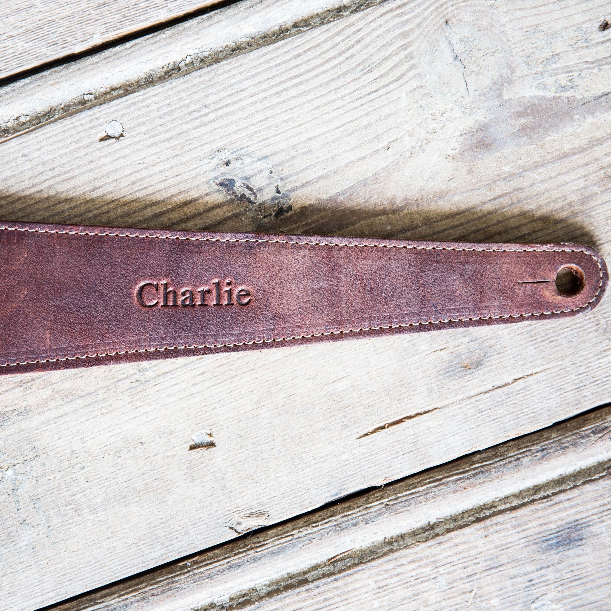 An application scenario or product detail of personalized custom leather guitar straps - Image 21