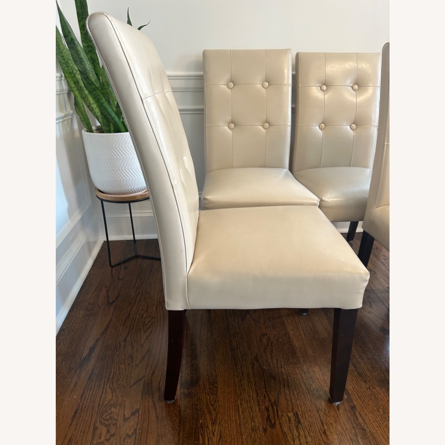 An application scenario or product detail of pier one imports leather chair - Image 14