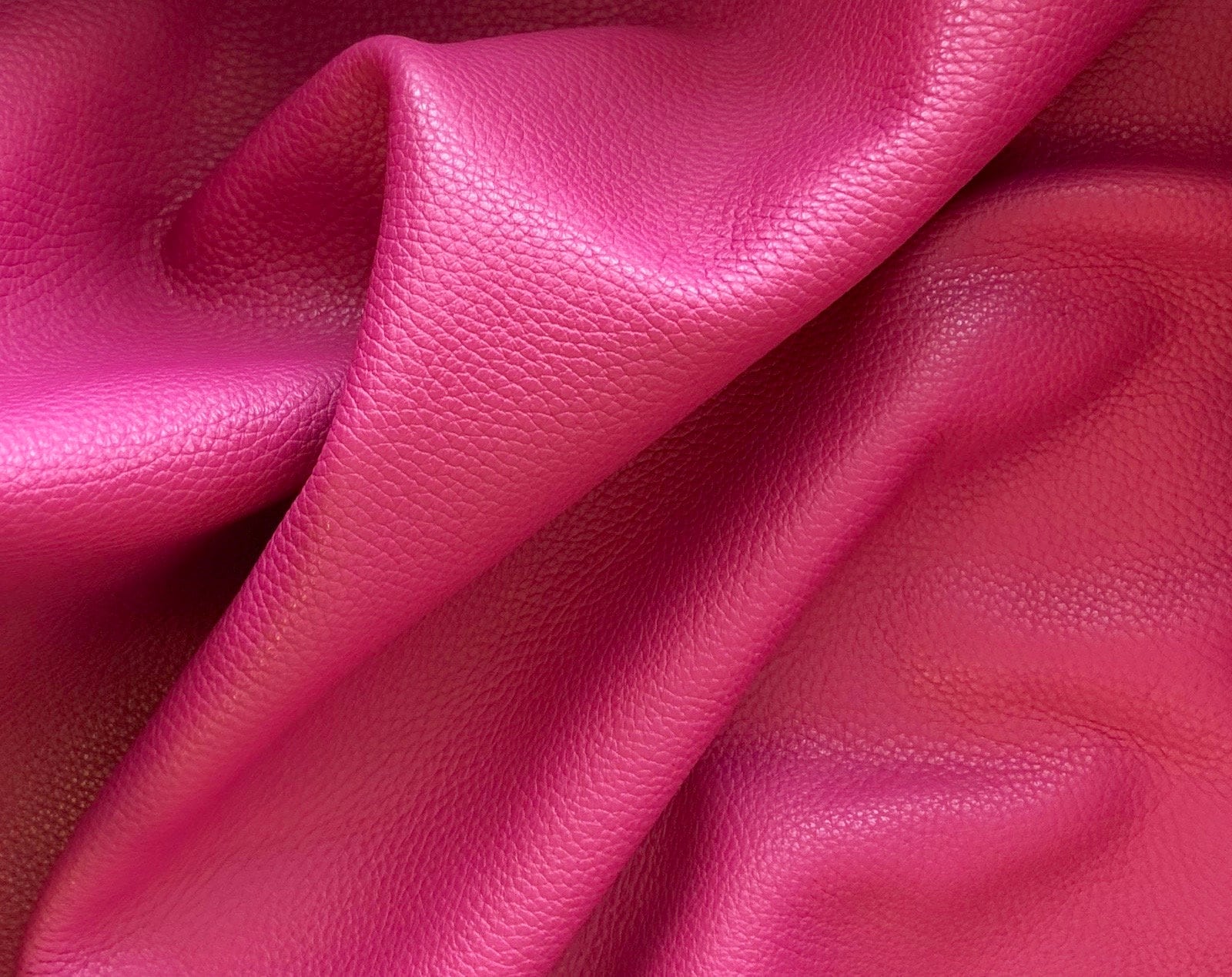 An application scenario or product detail of pink leather fabric - Image 19