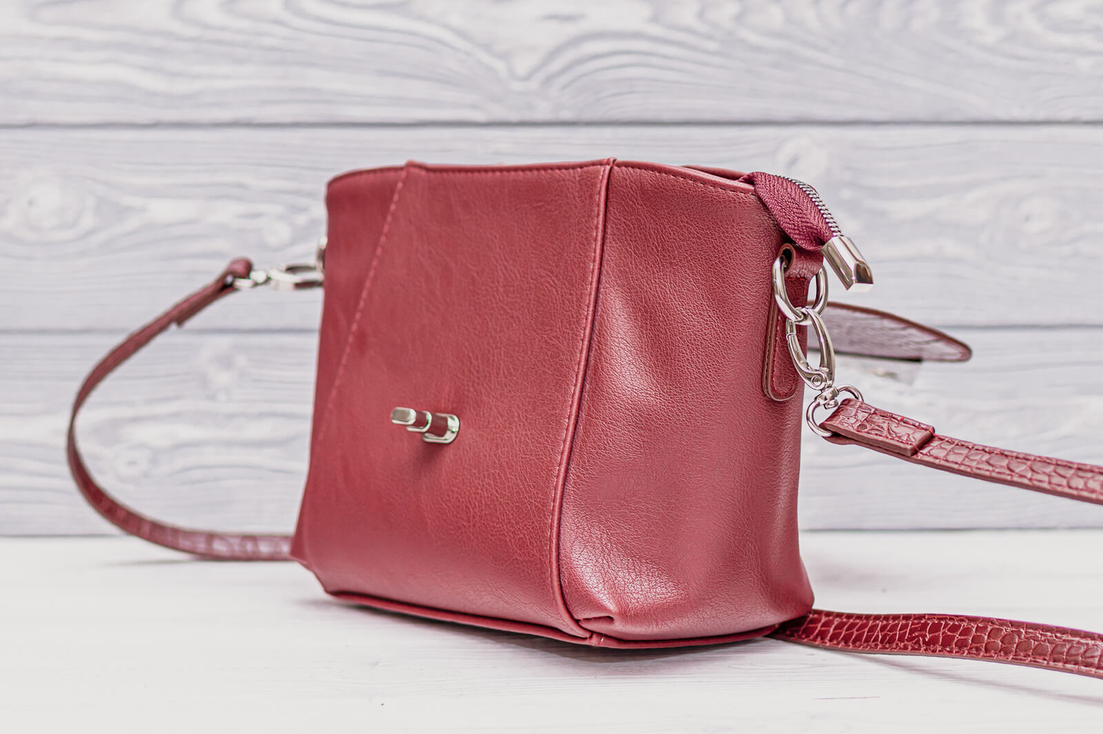 An application scenario or product detail of polyurethane leather bag - Image 16