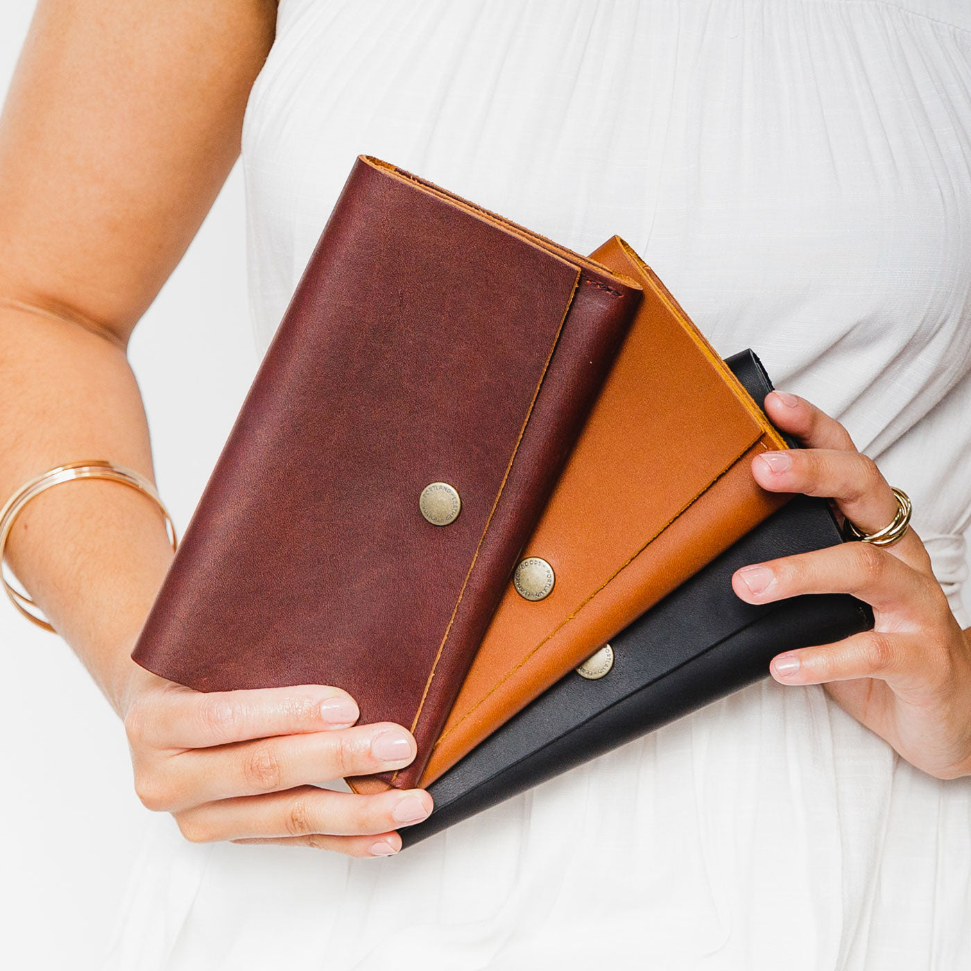 An application scenario or product detail of portland leather company wallet - Image 2