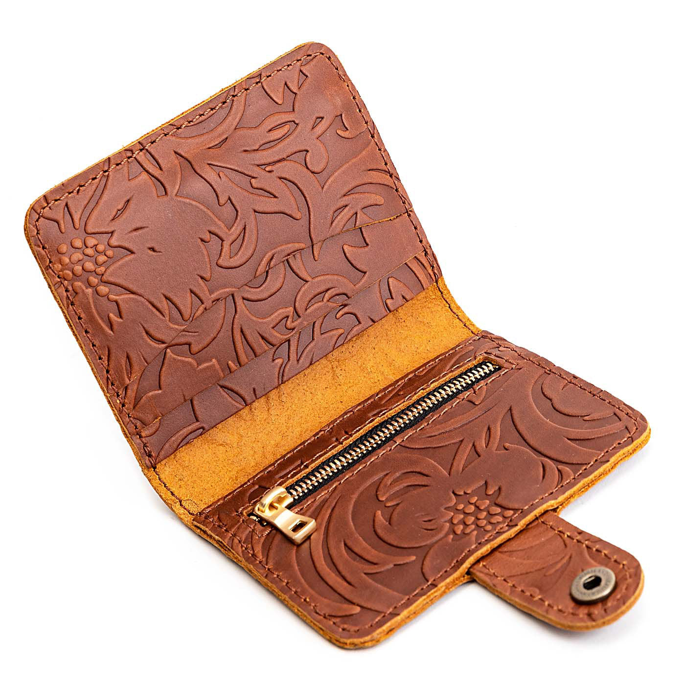 An application scenario or product detail of portland leather company wallet - Image 5
