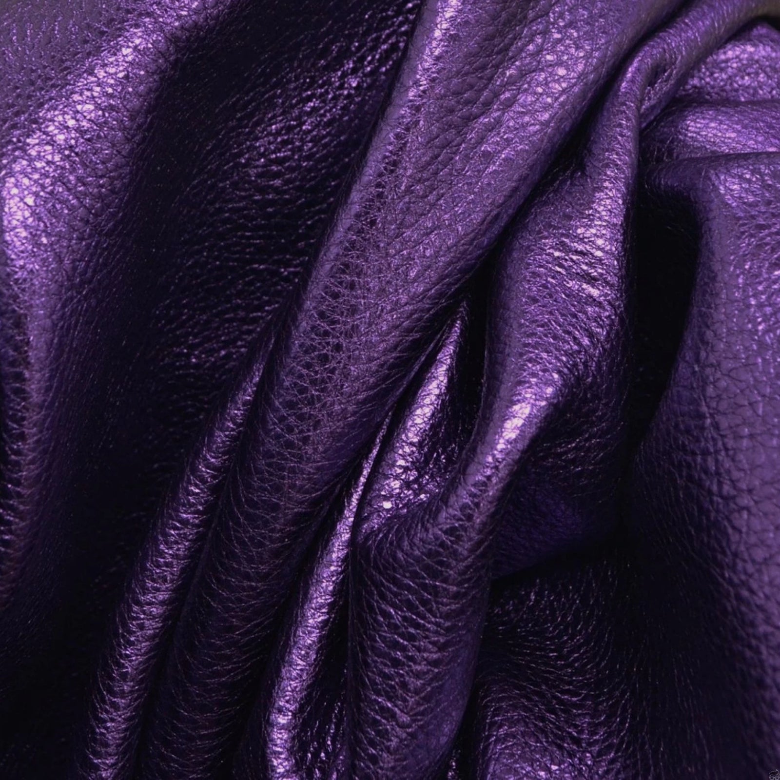 An application scenario or product detail of purple leather fabric - Image 16