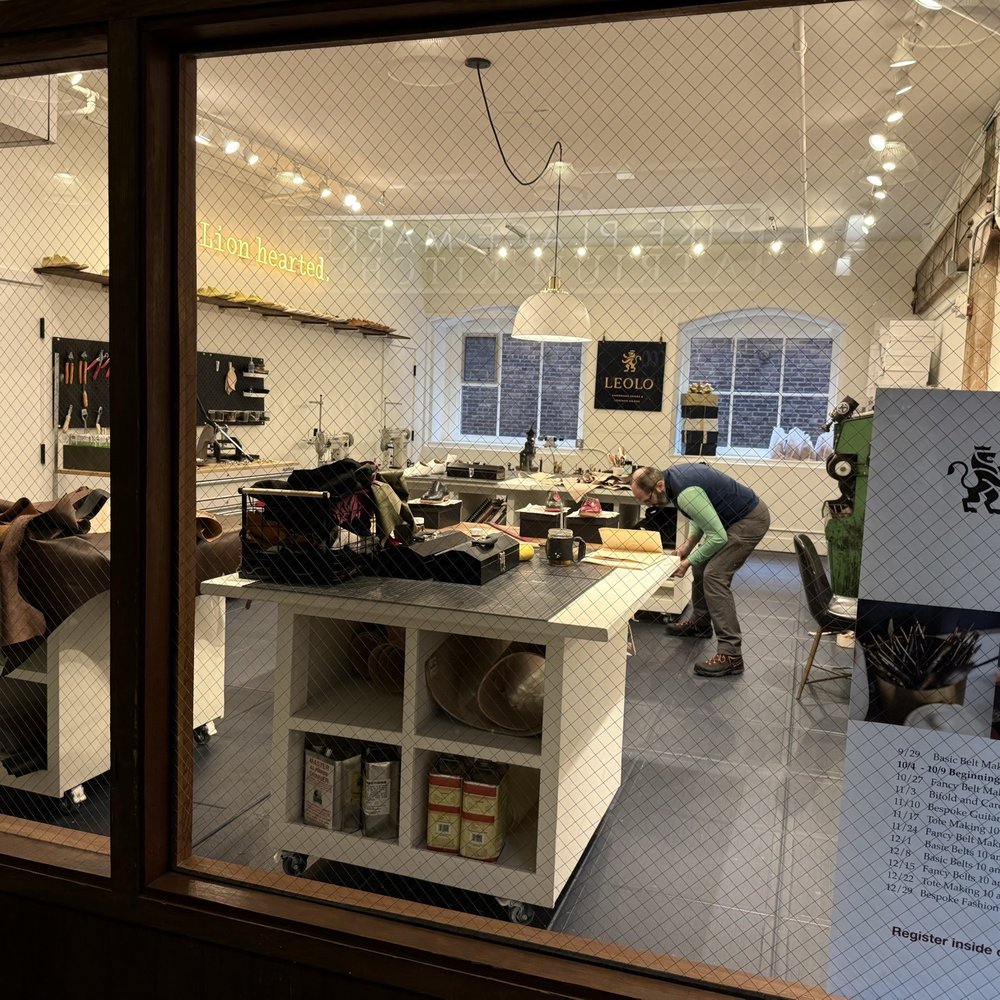 An application scenario or product detail of seattle leather company - Image 18