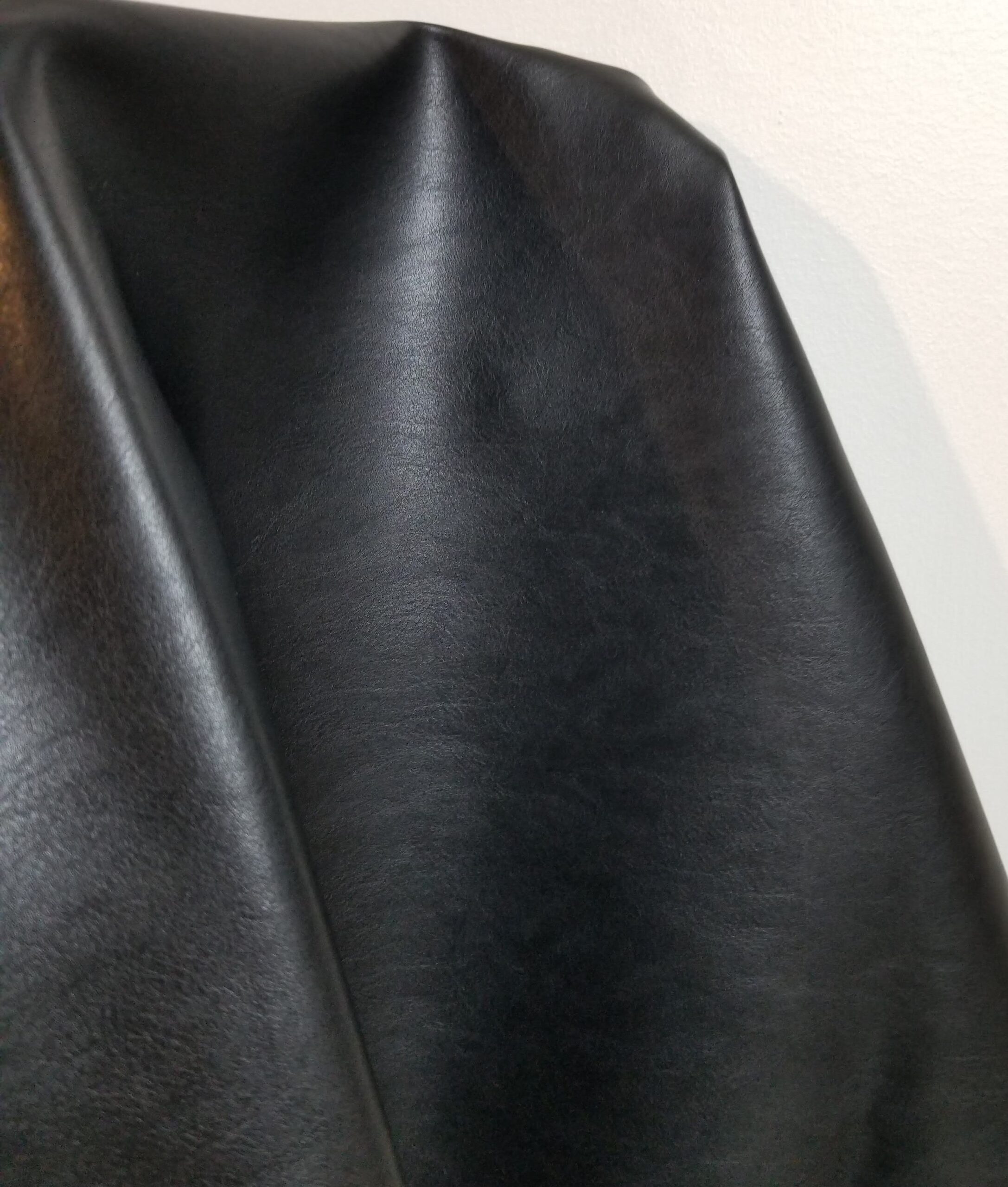 An application scenario or product detail of smooth faux leather - Image 18