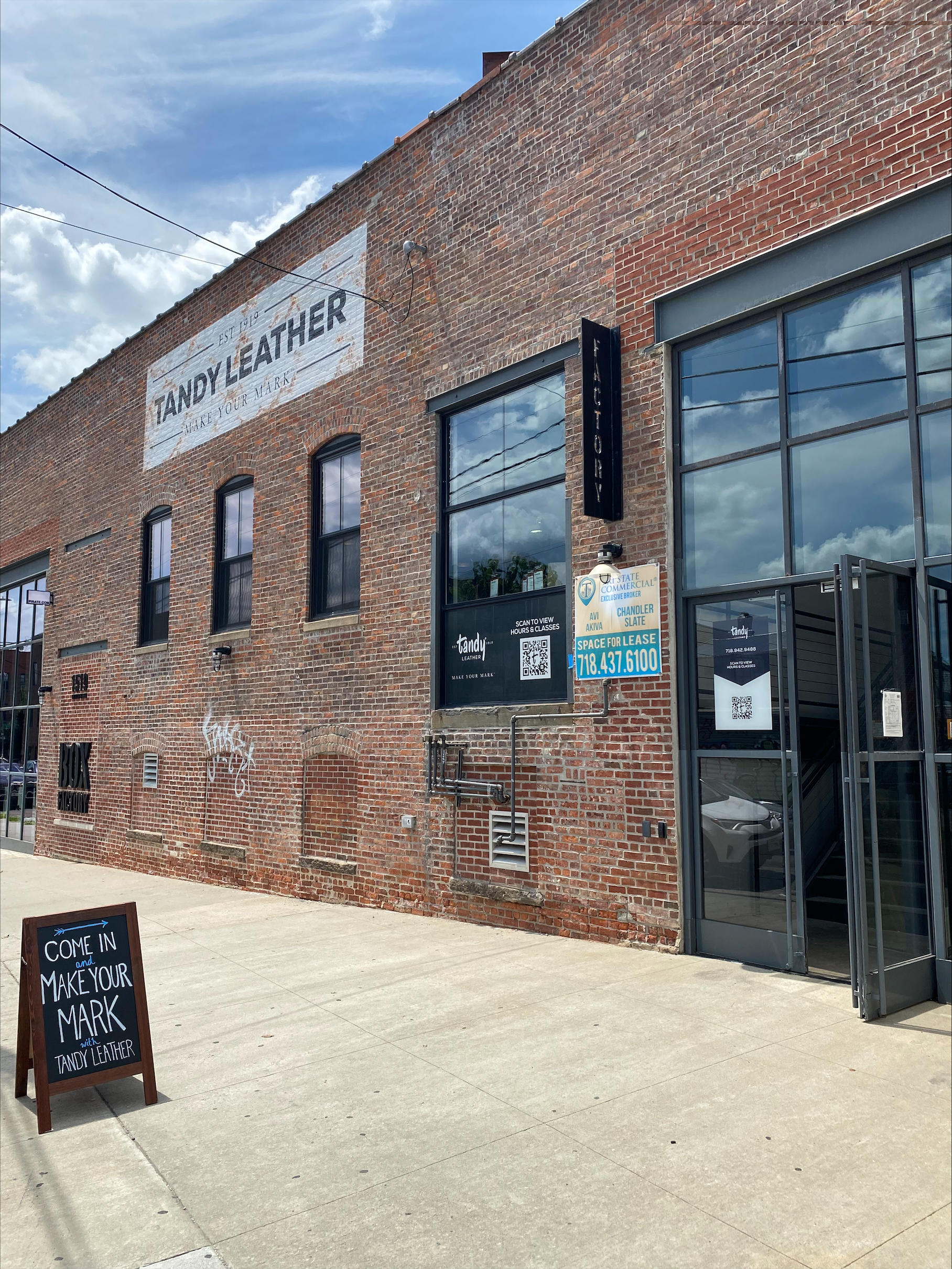 An application scenario or product detail of tandy leather factory locations - Image 18