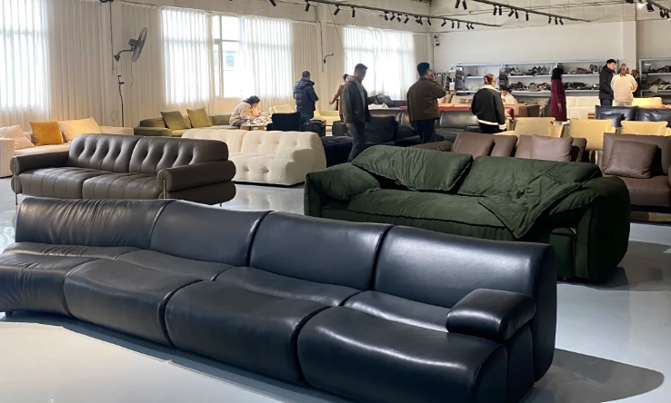 An application scenario or product detail of the leather factory couch - Image 17
