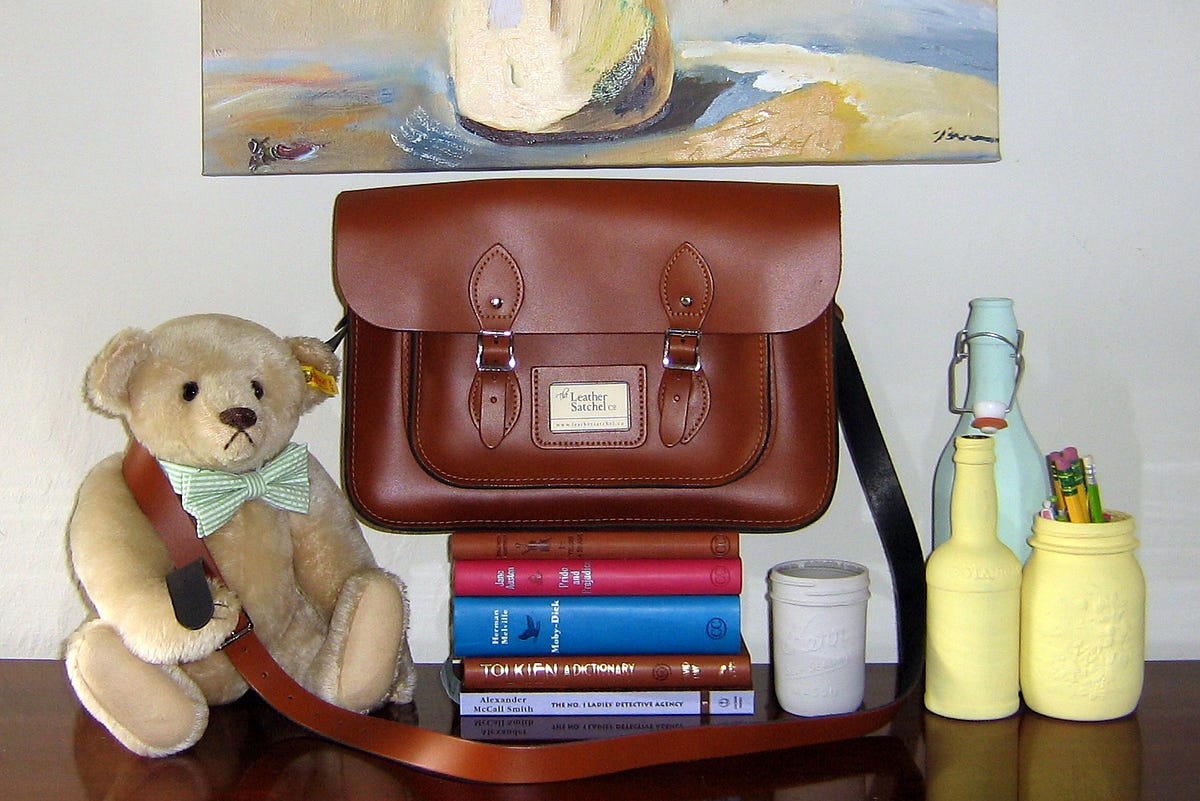 An application scenario or product detail of the leather satchel company - Image 21