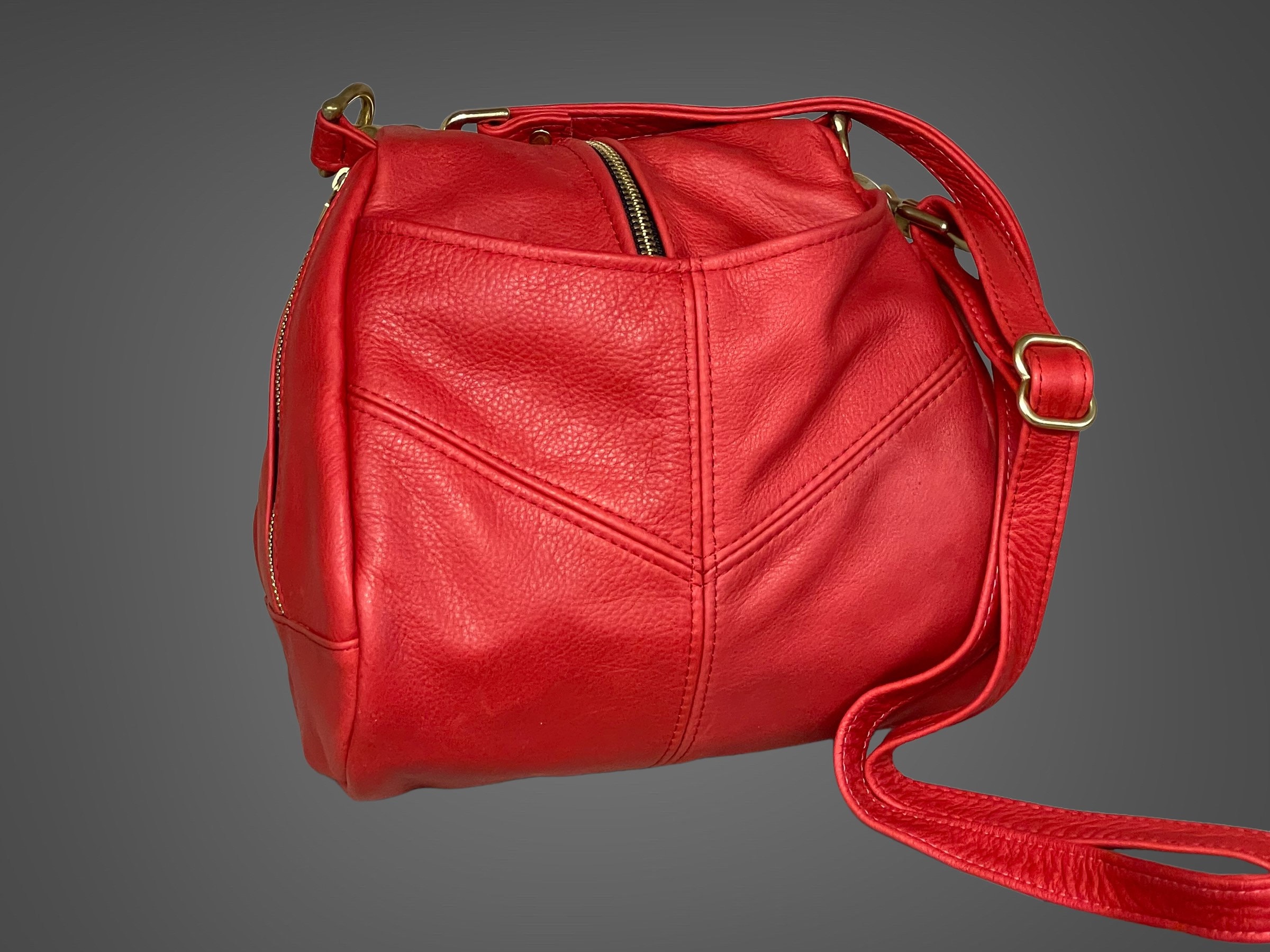 An application scenario or product detail of victoria leather company handbags - Image 9