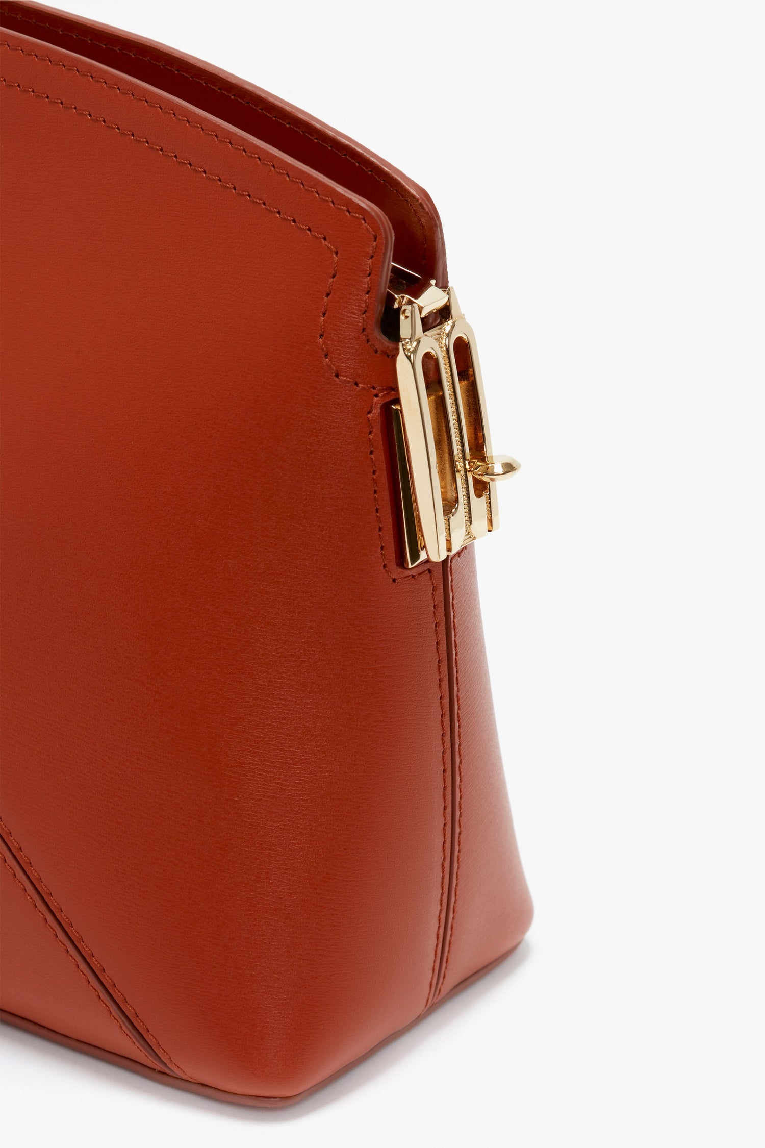 An application scenario or product detail of victoria leather company handbags - Image 17