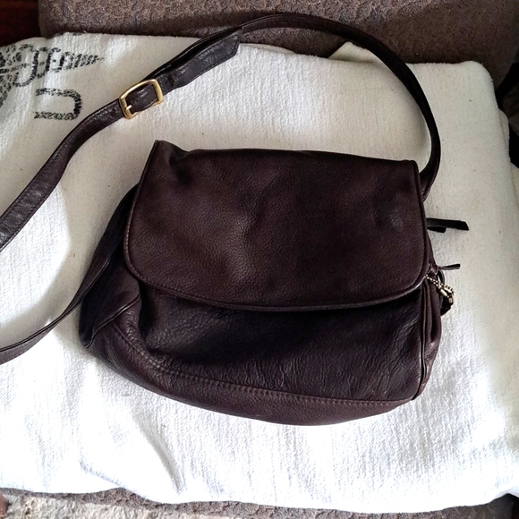 An application scenario or product detail of victoria leather company purses - Image 4