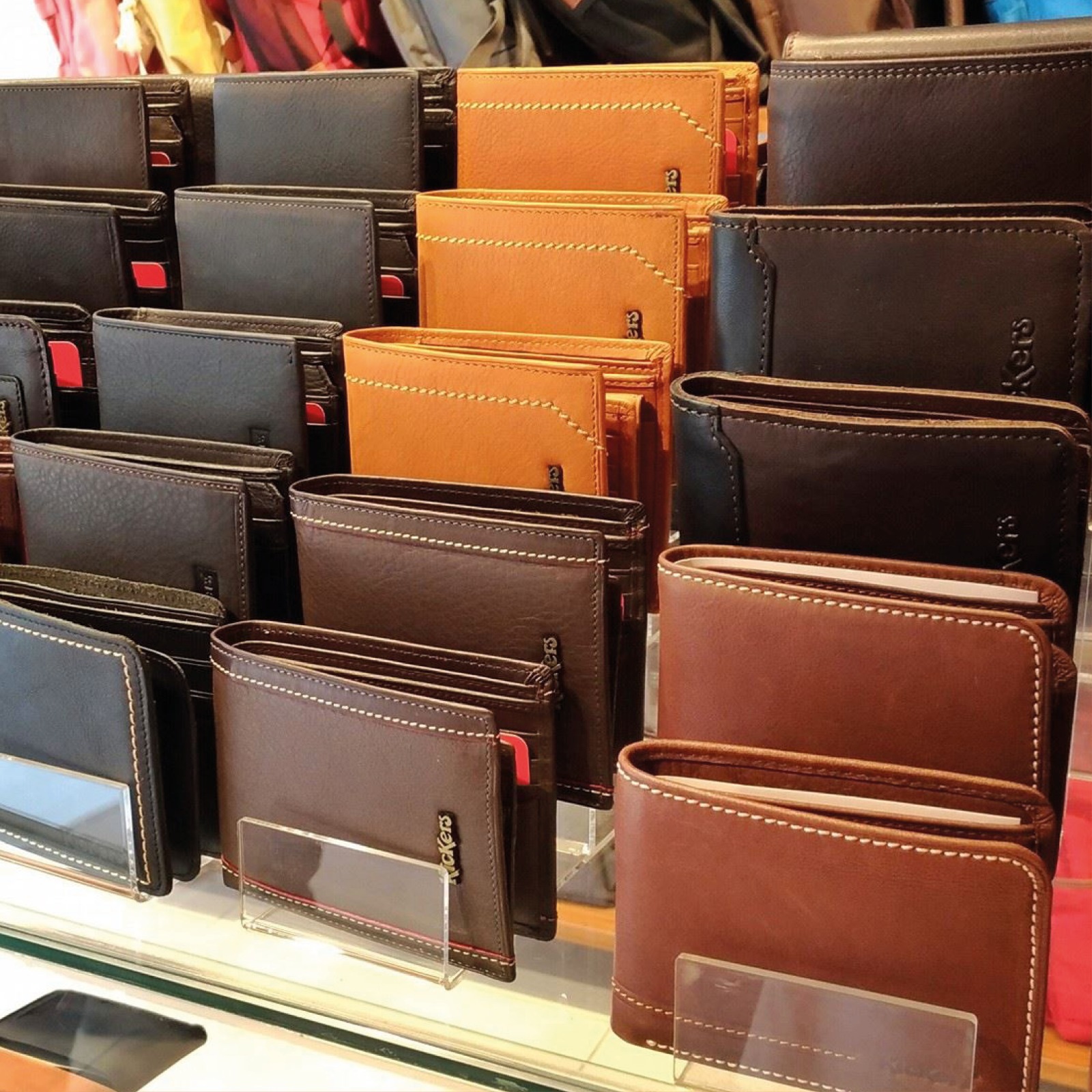 An application scenario or product detail of wholesale leather wallets - Image 2