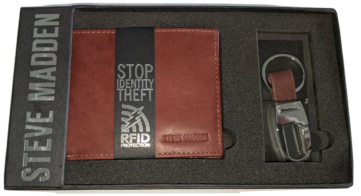 An application scenario or product detail of wholesale leather wallets - Image 3