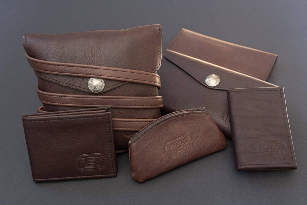An application scenario or product detail of wholesale leather wallets - Image 7