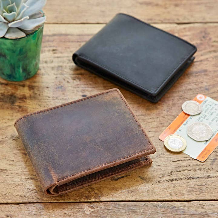 An application scenario or product detail of wholesale leather wallets - Image 20