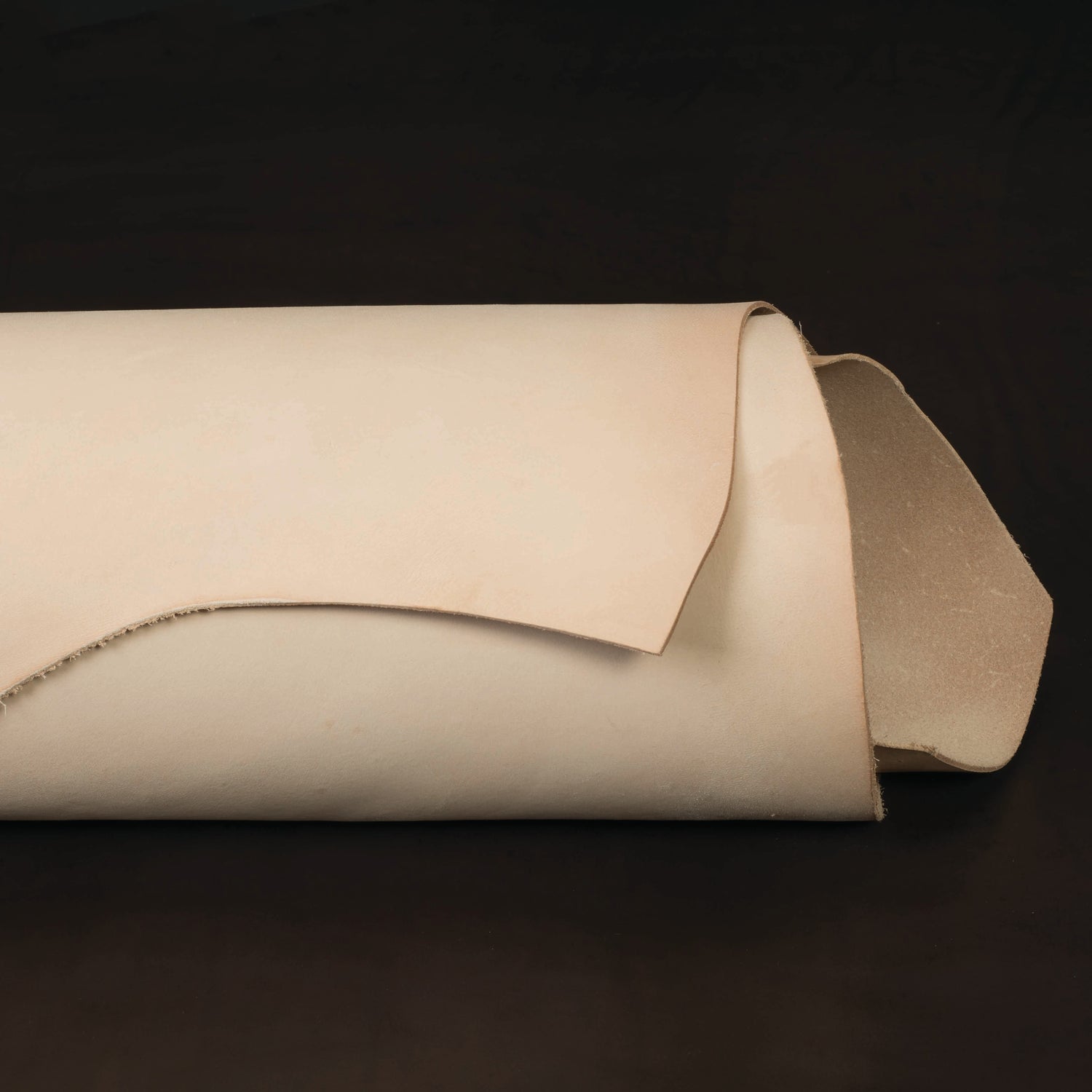 An application scenario or product detail of wholesale veg tan leather - Image 4